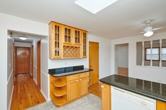 6780 W Forest Preserve Dr in Harwood Heights, IL - Building Photo - Building Photo