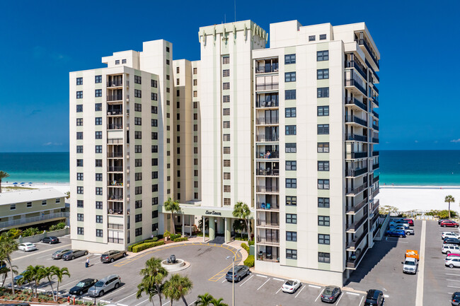 San Seair in St Pete Beach, FL - Foto de edificio - Building Photo