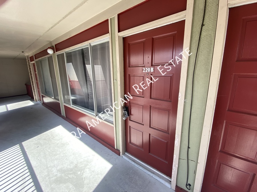 210 Pelham Rd in Fort Walton Beach, FL - Building Photo