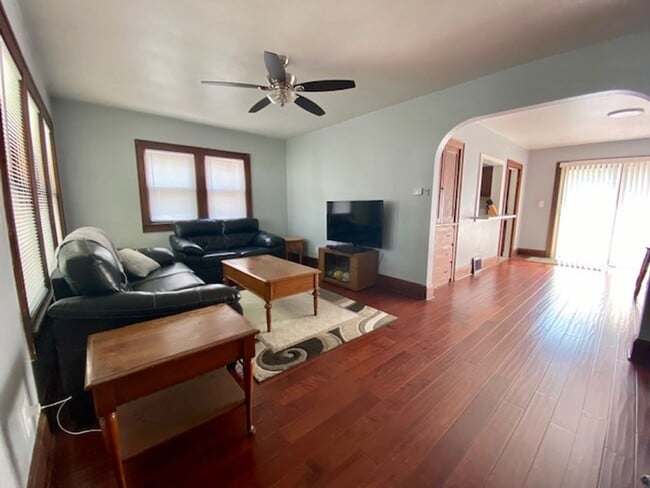 property at 709 Phoebe St