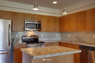 4547 8th Ave NE, Unit 304 in Seattle, WA - Foto de edificio - Building Photo