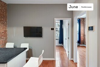 351 W 46th St in New York, NY - Building Photo - Building Photo