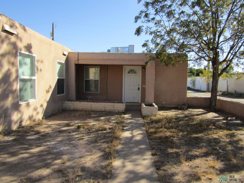 915 S 11th St in Artesia, NM - Building Photo