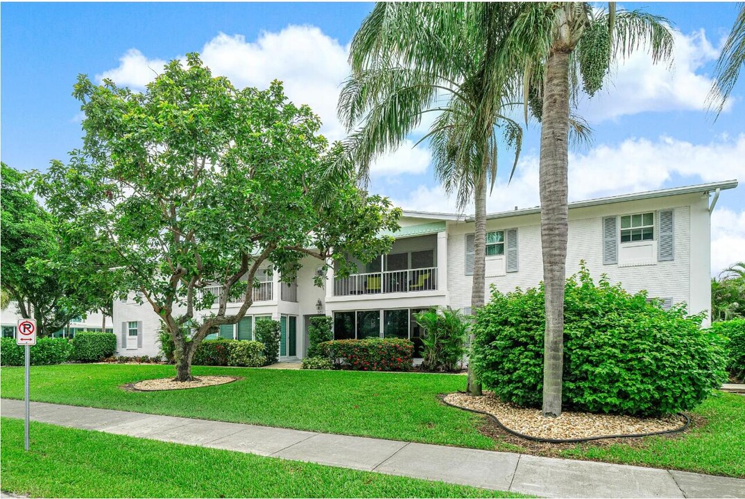 301 Venetian Dr in Delray Beach, FL - Building Photo