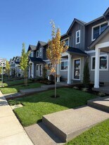 857 Sifuentez Ct in Woodburn, OR - Building Photo