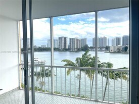 2861 Leonard Dr in Aventura, FL - Building Photo