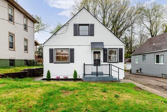 6417 Bramble Ave in Cincinnati, OH - Building Photo - Building Photo