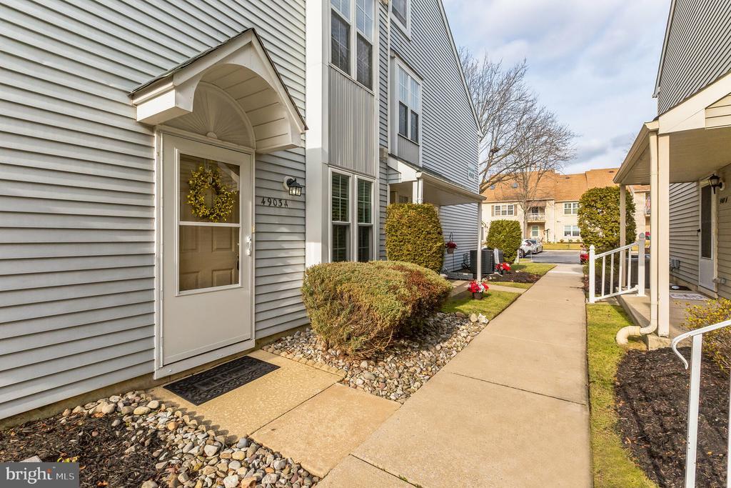 4903 Adelaide Dr in Mount Laurel, NJ - Building Photo