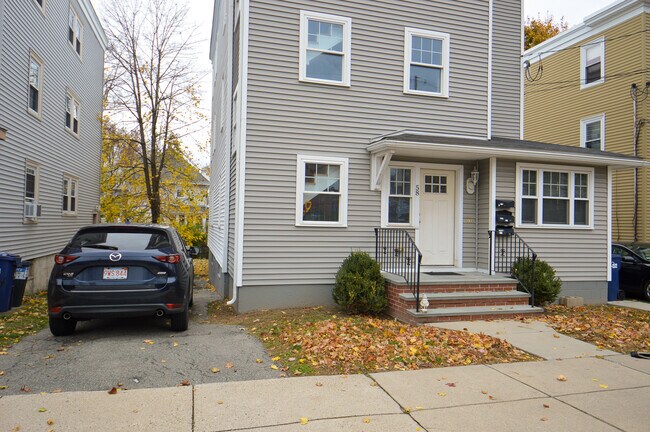 58 Turner St, Unit 2 in Boston, MA - Foto de edificio - Building Photo