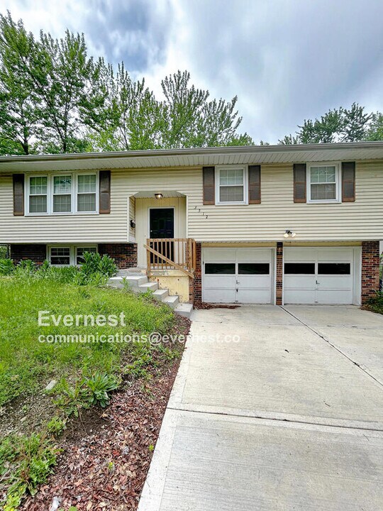 3512 Bridge Manor Dr in Kansas City, MO - Building Photo