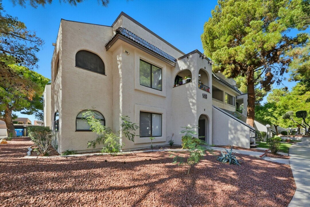 1418 Santa Margarita St in Las Vegas, NV - Foto de edificio