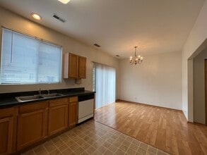 1046 Chadwick Dr in Grayslake, IL - Building Photo - Building Photo