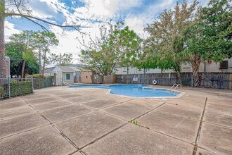 8201 Richmond Ave. in Houston, TX - Building Photo - Building Photo