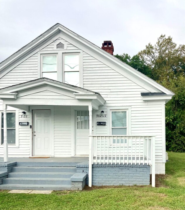 902 East St in Kinston, NC - Building Photo