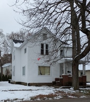 220 S 8th St in Coshocton, OH - Building Photo