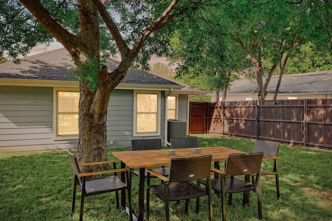2047 El Paso St in Grand Prairie, TX - Building Photo - Building Photo