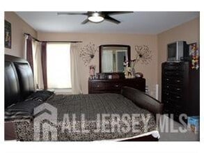 95 Amy Dr in North Brunswick, NJ - Building Photo - Building Photo