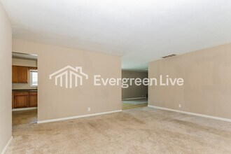 804 Fallveiw Ave in Englewood, OH - Building Photo - Building Photo