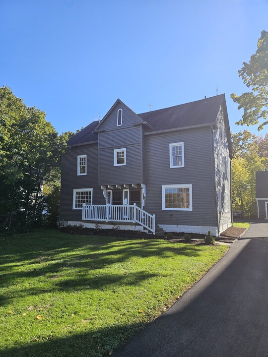 9 Maple St in Canfield, OH - Building Photo