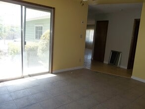 41978 Rd 72 in Dinuba, CA - Building Photo - Building Photo