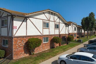 Essex Manor Apartments in National City, CA - Building Photo - Primary Photo
