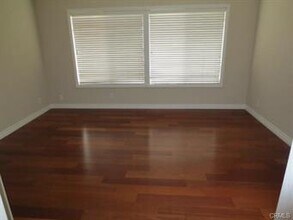5 Andando in Aliso Viejo, CA - Building Photo - Building Photo