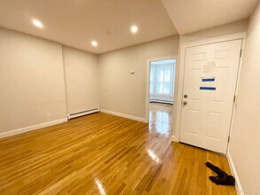 130 P St, Unit 1 in Boston, MA - Foto de edificio - Building Photo