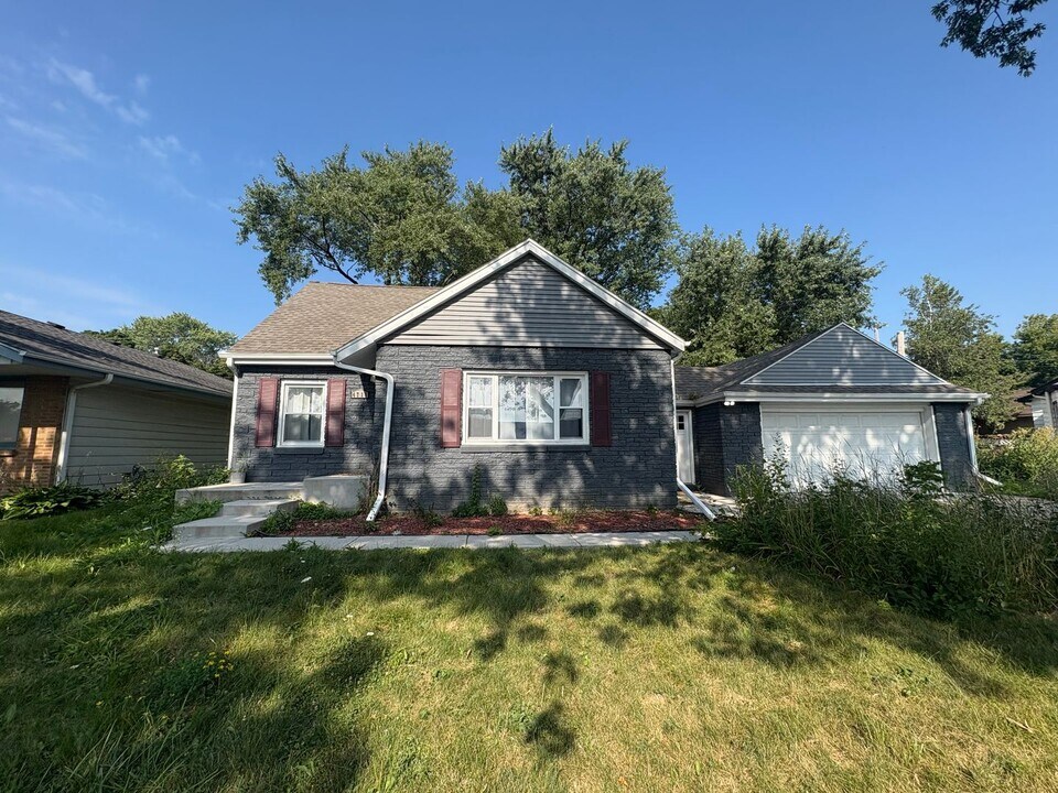 4117 N 117th St in Wauwatosa, WI - Foto de edificio