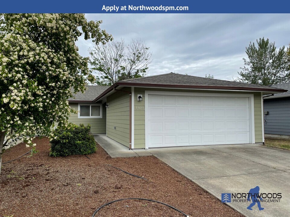 1409 SW Kokanee Ln in Grants Pass, OR - Building Photo