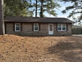 15 Hampton Dr in Castle Hayne, NC - Building Photo