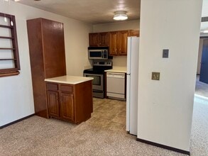 1299 48th Ave in East Moline, IL - Foto de edificio - Building Photo