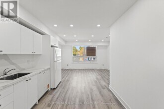 1305 St Clair Ave W in Toronto, ON - Building Photo - Building Photo