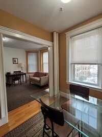 118 Riverway, Unit 15 in Boston, MA - Foto de edificio - Building Photo