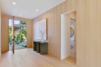 13944 Valleyheart Dr in Sherman Oaks, CA - Foto de edificio - Building Photo