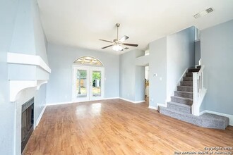 5990 Catalina Sunrise Dr in San Antonio, TX - Building Photo - Building Photo