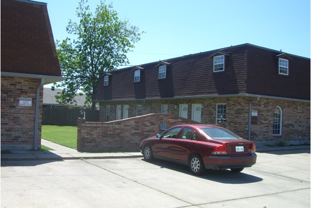 3401 Golden Dr in Chalmette, LA - Foto de edificio