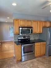 25 Santa Barbara St, Unit 27 in Springfield, MA - Building Photo - Building Photo