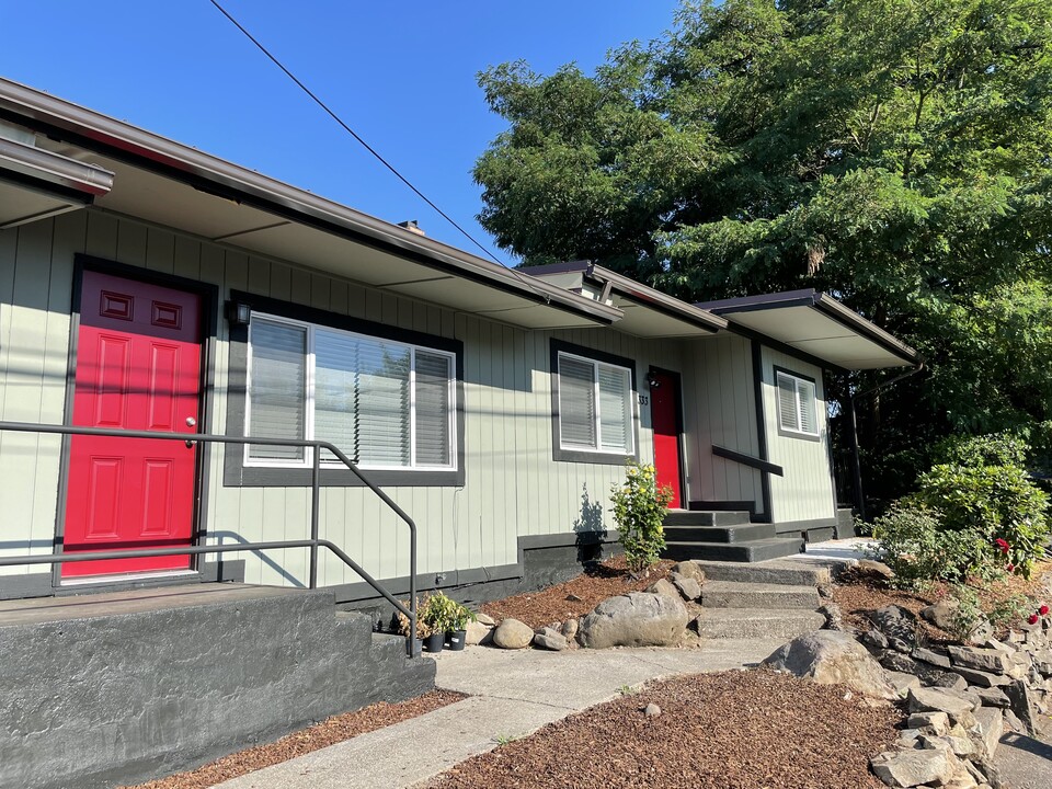 328 19th St in Washougal, WA - Building Photo