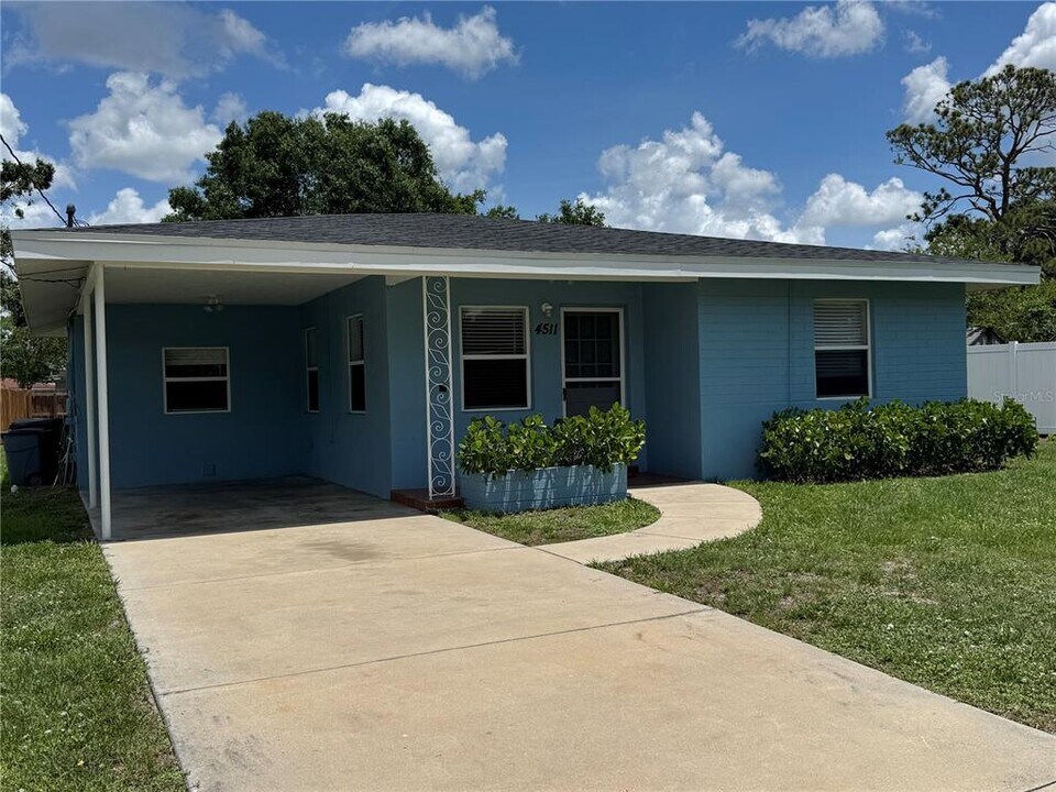 4511 Ardale St in Sarasota, FL - Foto de edificio