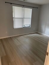 2750 Greystone Dr, Unit B in Columbus, OH - Foto de edificio - Building Photo