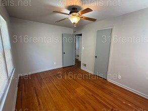 2142 S Pinecrest Ave in Wichita, KS - Building Photo - Building Photo
