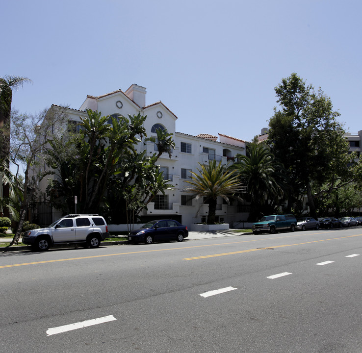 11740 Montana Ave in Los Angeles, CA - Building Photo