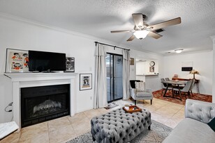 7635 Guadalupe St, Unit 1002 in Austin, TX - Building Photo