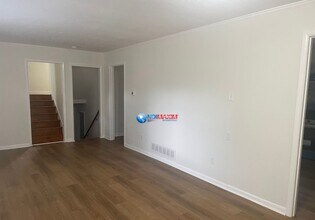 239 Andrea Cir NW in Lilburn, GA - Foto de edificio - Building Photo