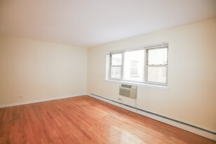 522 W Briar Pl, Unit #261 in Chicago, IL - Foto de edificio - Building Photo