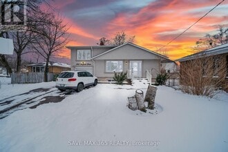 202 Renforth Dr in Toronto, ON - Building Photo - Building Photo