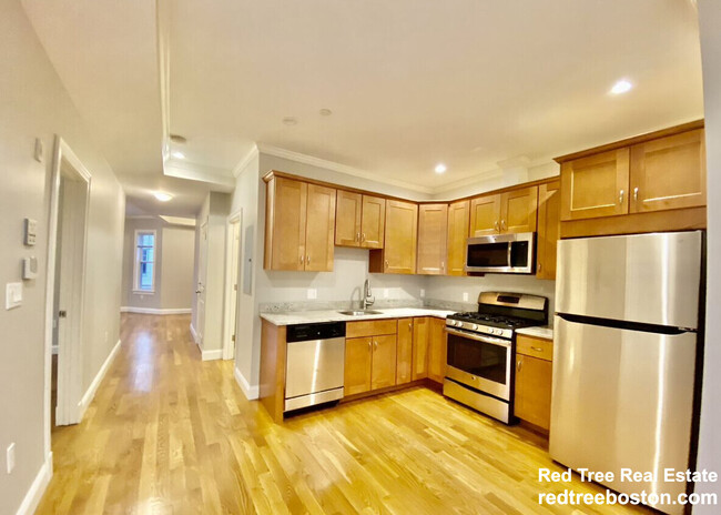 2 Marney St, Unit 3 Marney #2 in Cambridge, MA - Building Photo - Building Photo