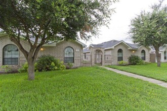 1620 Phoenix St, Unit 2 in Edinburg, TX - Building Photo - Building Photo