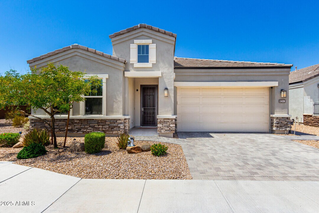 24220 North 21st Pl in Phoenix, AZ - Building Photo