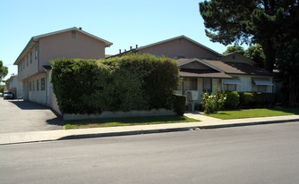 895 Burbank Dr Apartments